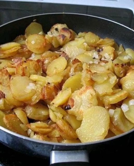 Easy Fried Potatoes and Onions Recipe – A Classic Comfort Food Side Dish