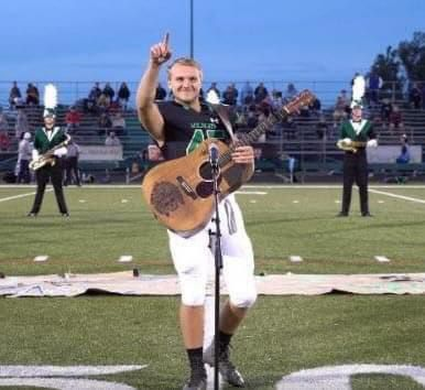 A Heart-Stirring Performance: The Football Player Who Surprised Everyone with the National Anthem